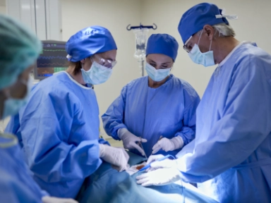 Rozšířená farmakologická profylaxe žilní tromboembolické nemoci po operaci kolorektálního karcinomu zlepšila dlouhodobé přežití