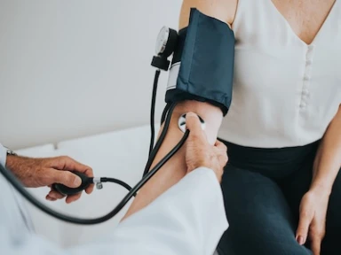 Utilisation du clopidogrel-aspirine dans l’AVC mineur ou l’accident ischémique transitoire: analyse groupée des essais CHANCE et POINT