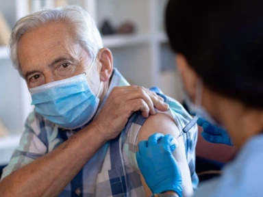 Z jakiego powodu powstała wysokodawkowa szczepionka przeciw grypie?