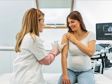 Prof. Dr. Acar Koç ile “Gebelikte üçlü aşının önemini vurguluyoruz!