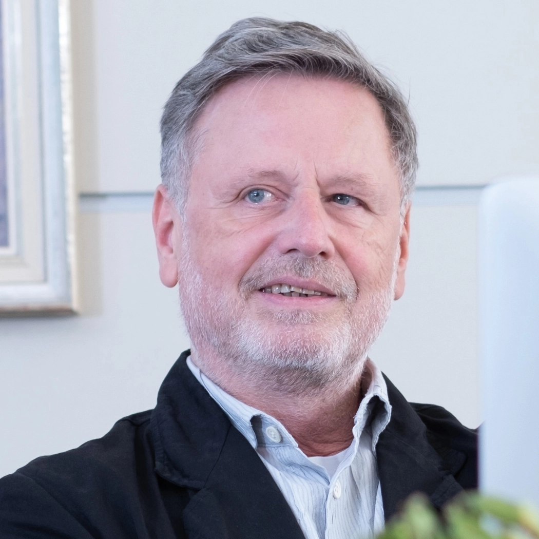Michael Richter, y-doc: Wartezimmer TV informiert Patienten mit vom Arzt ausgewählten Infos.